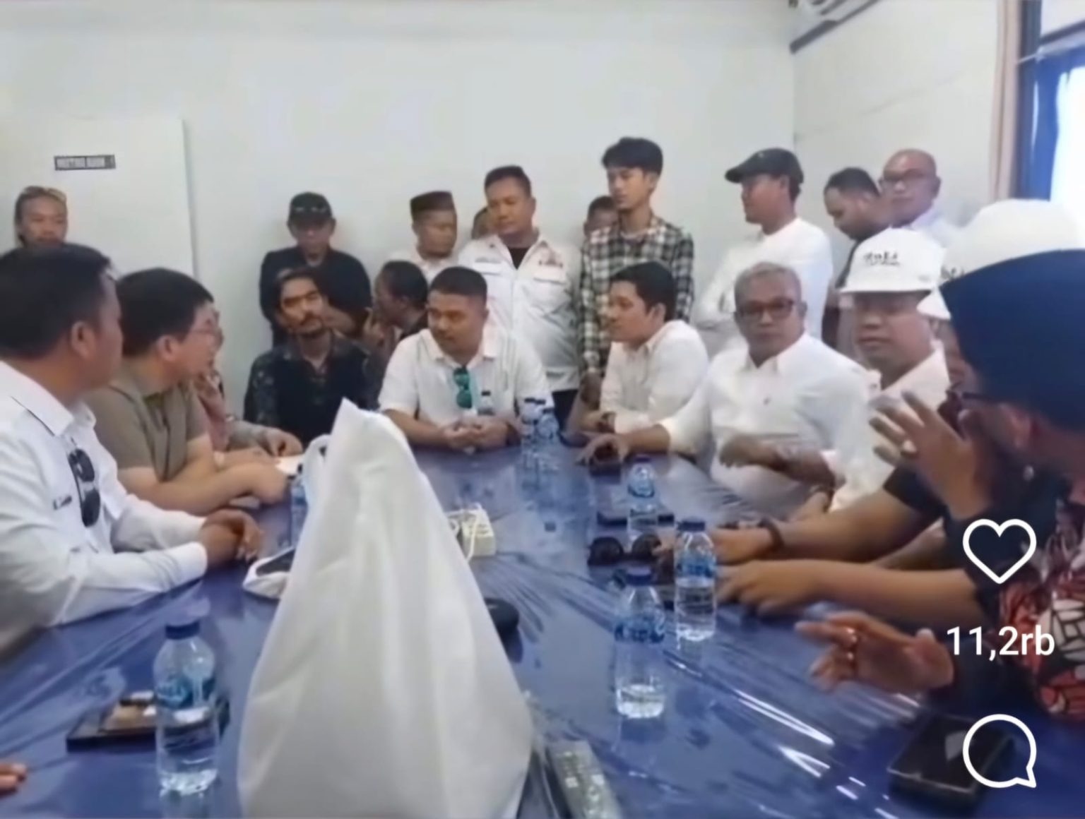 Video viral memperlihatkan pengusaha lokal meminta jatah proyek senilai Rp5 triliun dengan menyebut nama Kadin pada pelaksana proyek.