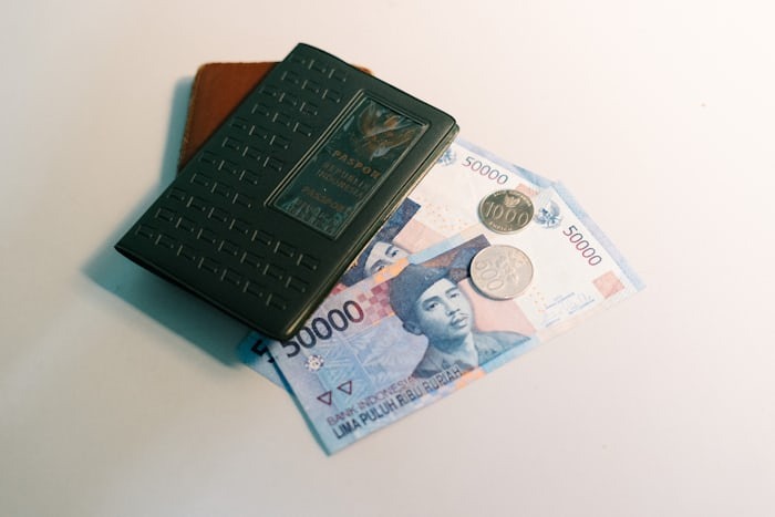 Ilustrasi uang rupiah. Gaji ke 13 untuk PNS, Pensiunan. CPNS apa termasuk?