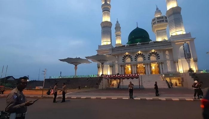 Kemegahan Masjid Agung Madaniyah Karanganyar.