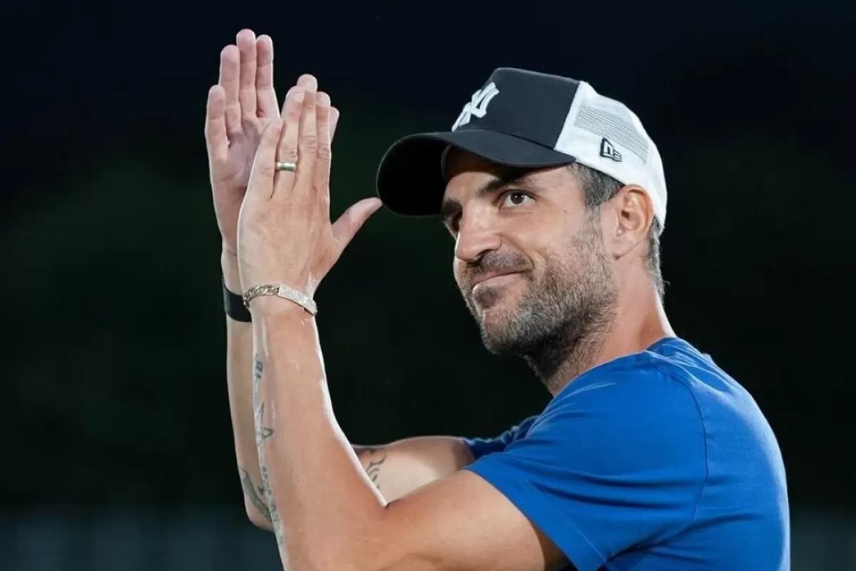 Pelatih Como Cesc Fabregas.