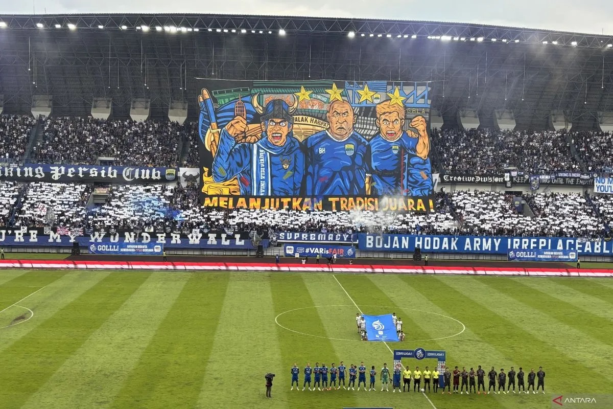 Situasi pertandingan Persib Bandung melawan Persis Solo di Stadion Gelora Bandung Lautan Api (GBLA), Kota Bandung, Jawa Barat, Sabtu (24/5/2025).