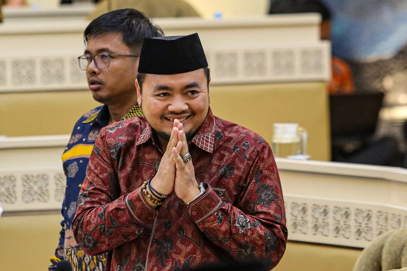 Ketua KPU Mochammad Afifuddin mengikuti rapat kerja dan RDP dengan Komisi II DPR di Kompleks Parlemen, Senayan, Jakarta, Kamis (27/2/2025).