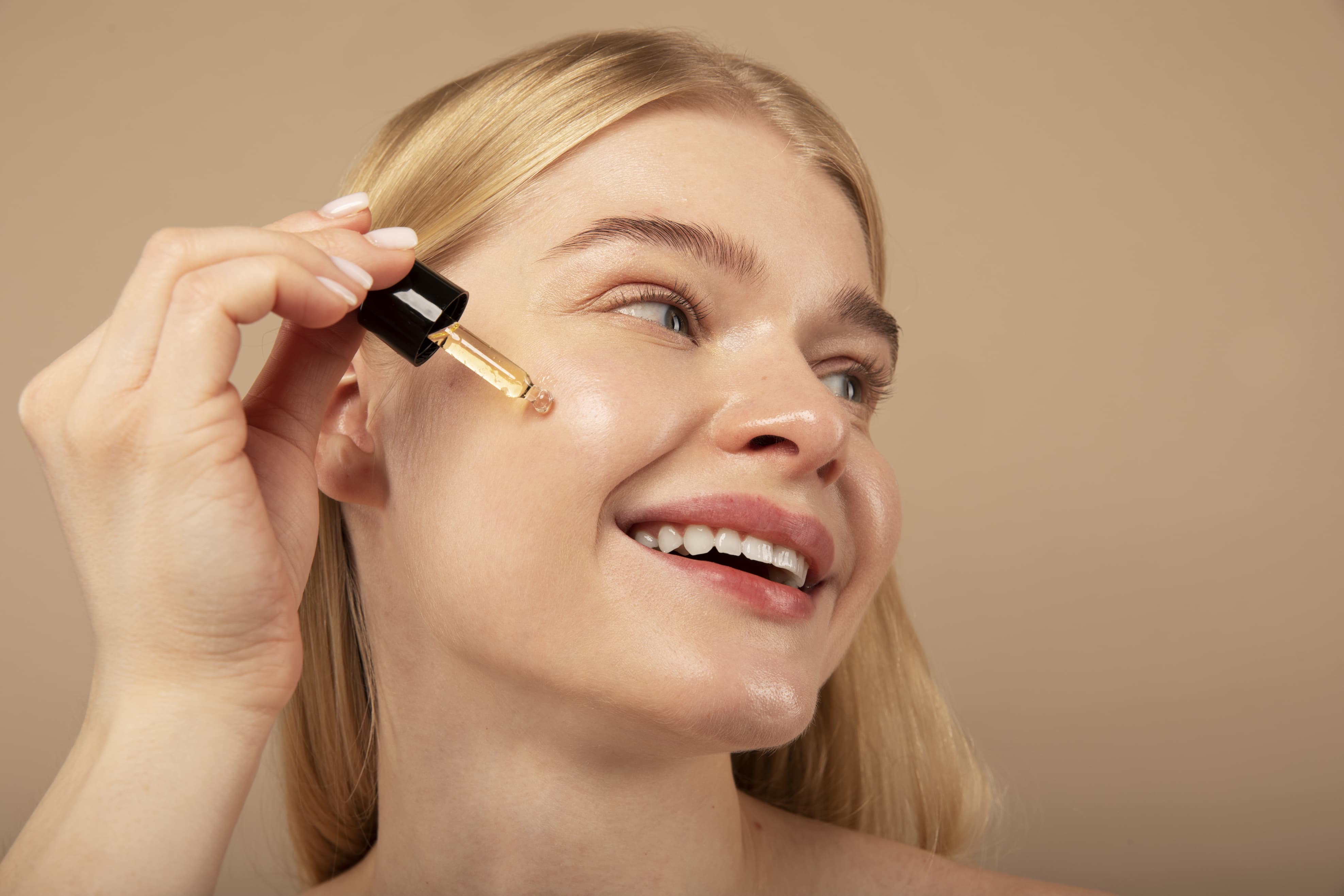 Ilustrasi peeling serum viral di TikTok.