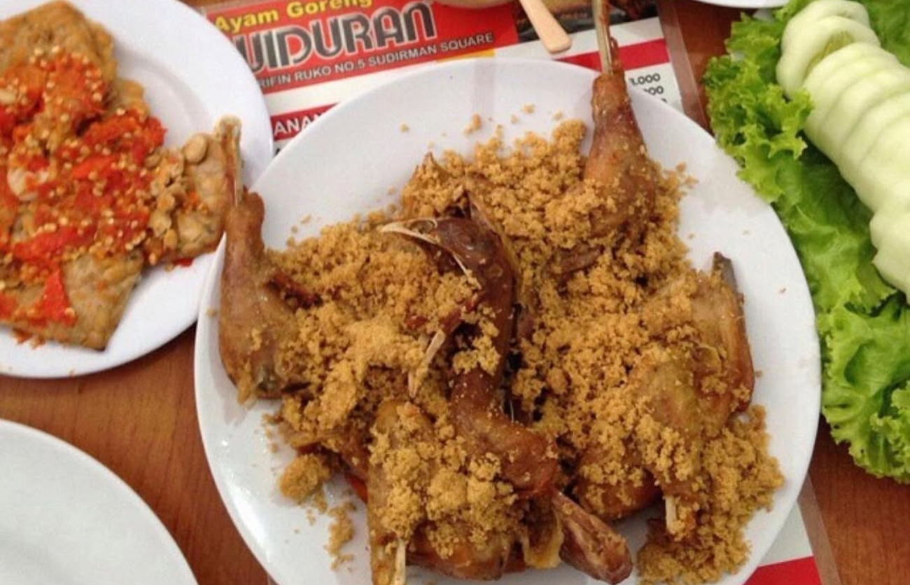 Penampakan Ayam Goreng Widuran Solo yang viral.