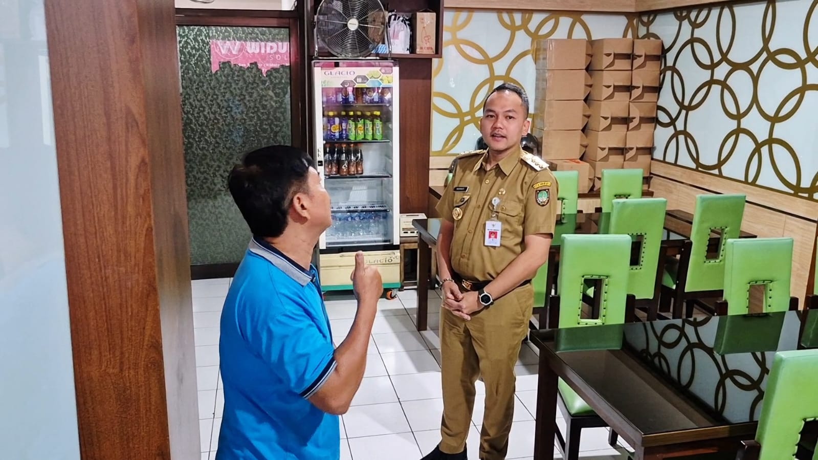 Wali Kota Surakarta Respati Ardi inspeksi langsung ke warung Ayam Goreng Widuran di Jalan Sultan Syahrir No. 71, Jebres, Senin (26/5/2025).