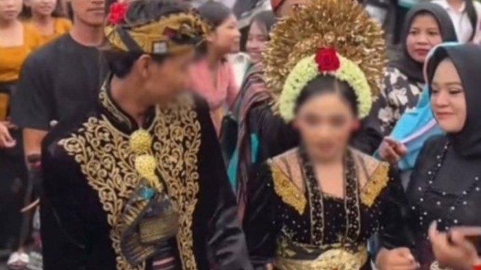 YL dan RN, pasangan remaja asal Lombok, tampil dalam prosesi adat Sasak nyongkolan. Pernikahan mereka viral karena usia masih di bawah 17 tahun.