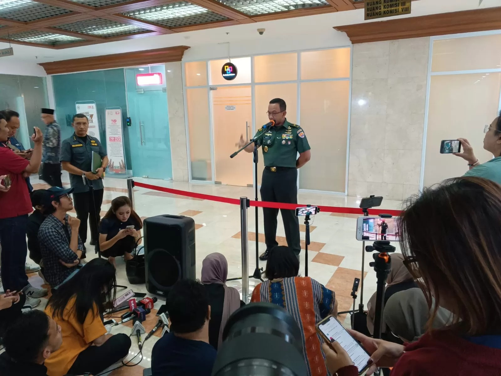 Kadispenad Brigjen TNI Wahyu Yudhayana menjelaskan evaluasi pemusnahan amunisi kedaluwarsa.