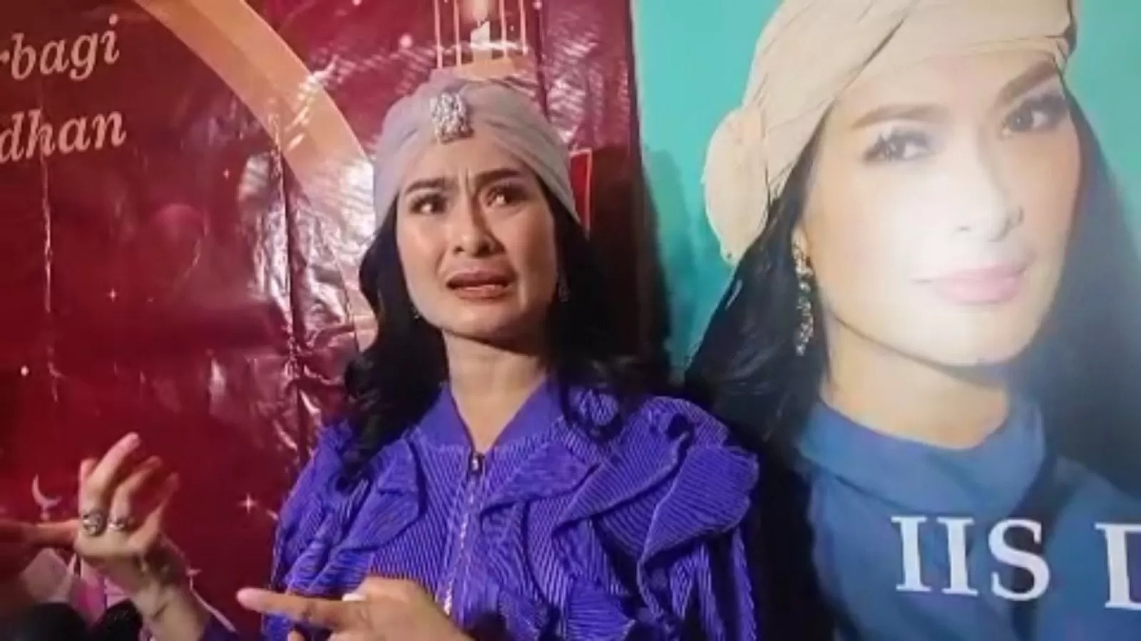 Pedangdut Iis Dahlia.