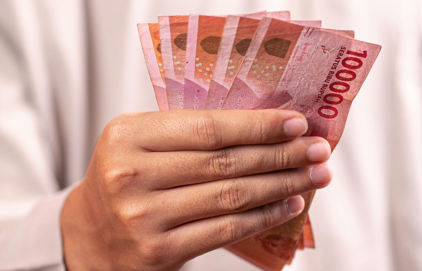 Ilustrasi uang rupiah. Bantuan Subsidi Upah untuk karyawan dengan gaji di bawah Rp3,5 juta.