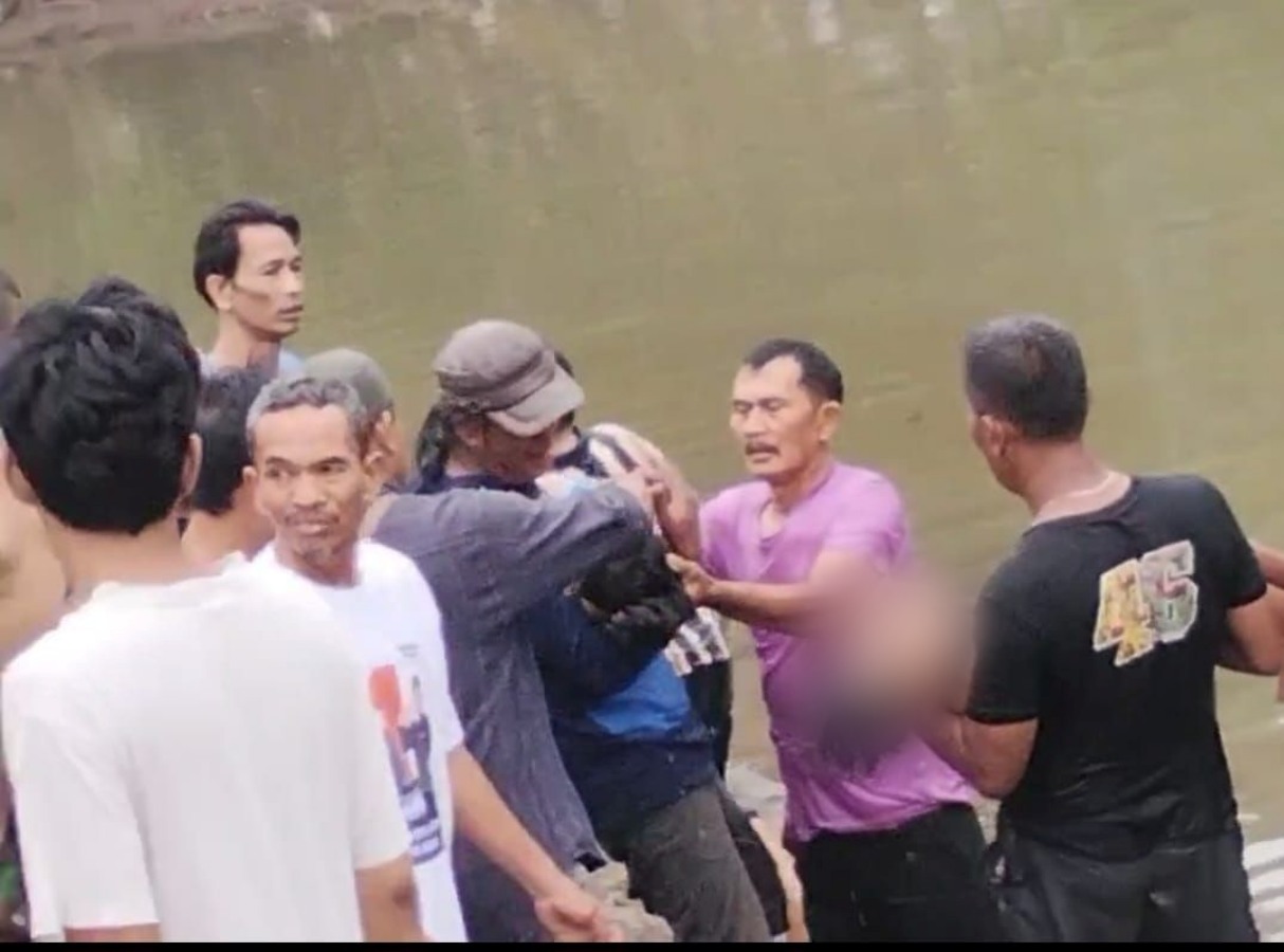 Terseret Arus Saat Bermain, Dua Bocah Ditemukan Tak Bernyawa di Kali Pepe Banyuanyar, Proses Evakuasi Sempat Alami Kendala.