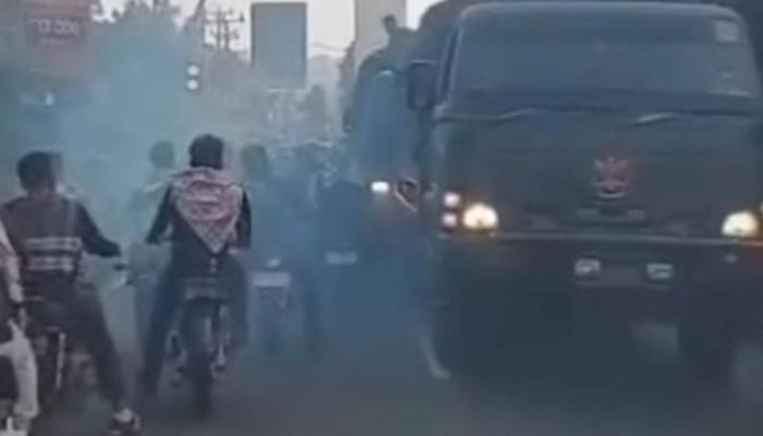 Video Ormas GPK Geber Knalpot dan Ugal-Ugalan di Dekat Truk TNI.