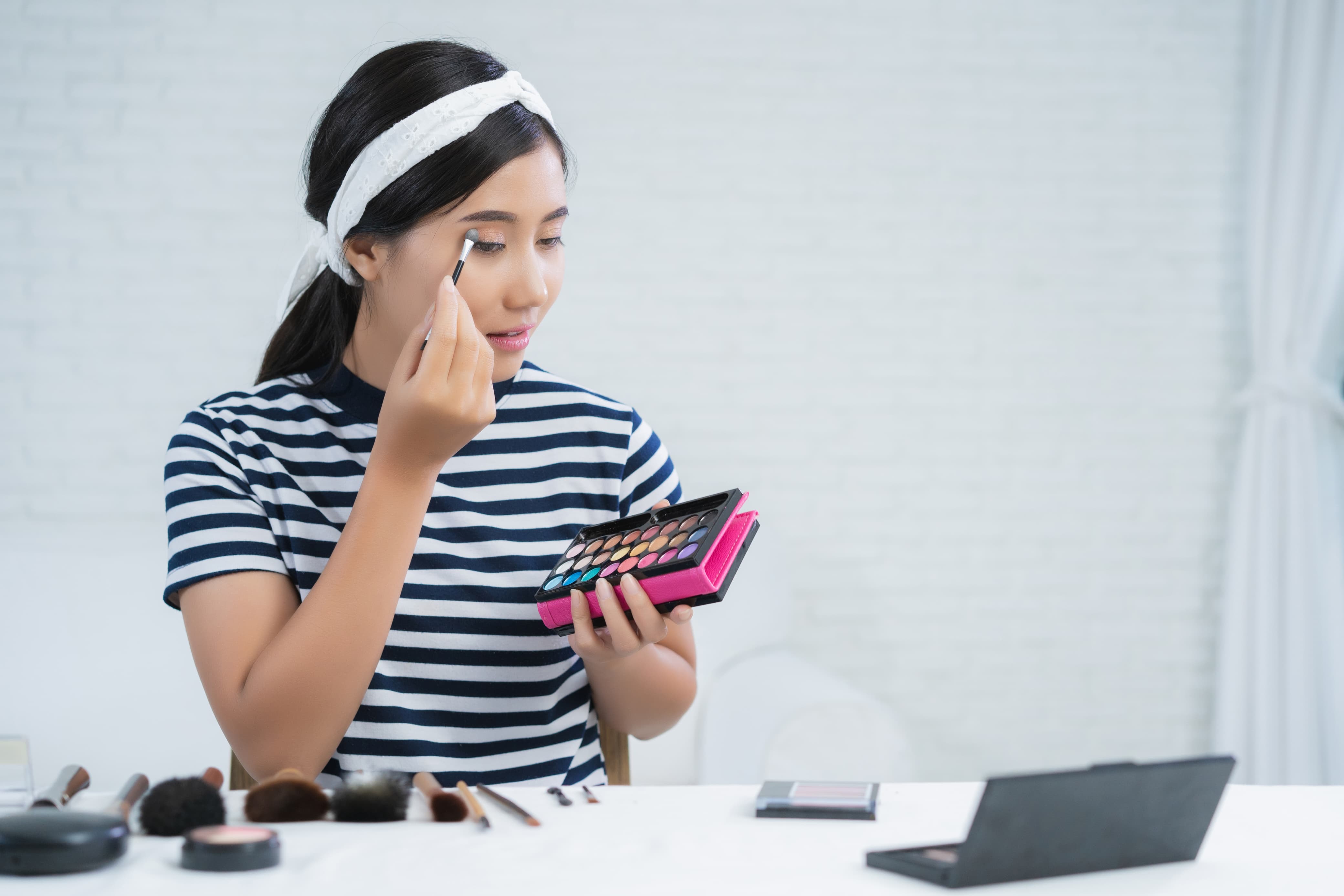 Tips menggunakan eyeshadow anti gagal.
