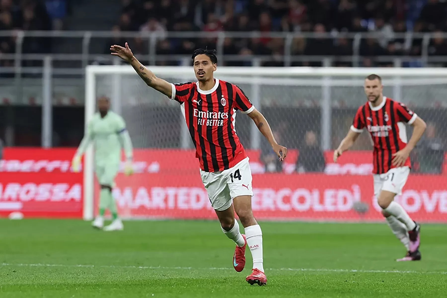 Tijjani Reijnders beraksi untuk AC Milan ketika menghadapi Bologna di Serie A.
