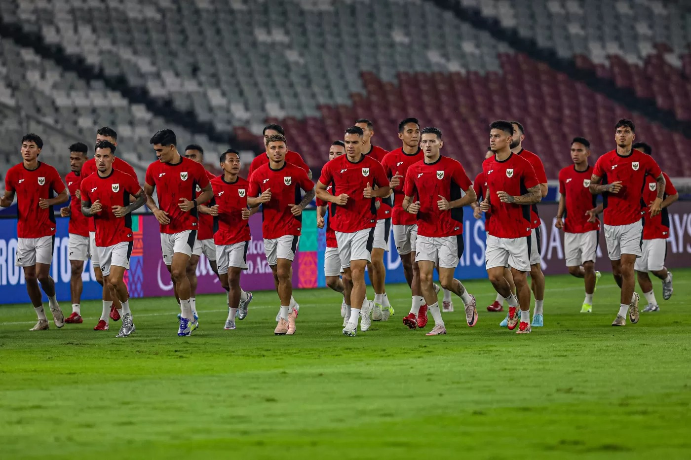 Sejumlah pemain Timnas Indonesia mengikuti latihan di Stadion Utama Gelora Bung karno, Jakarta, Rabu (4/6/2025).