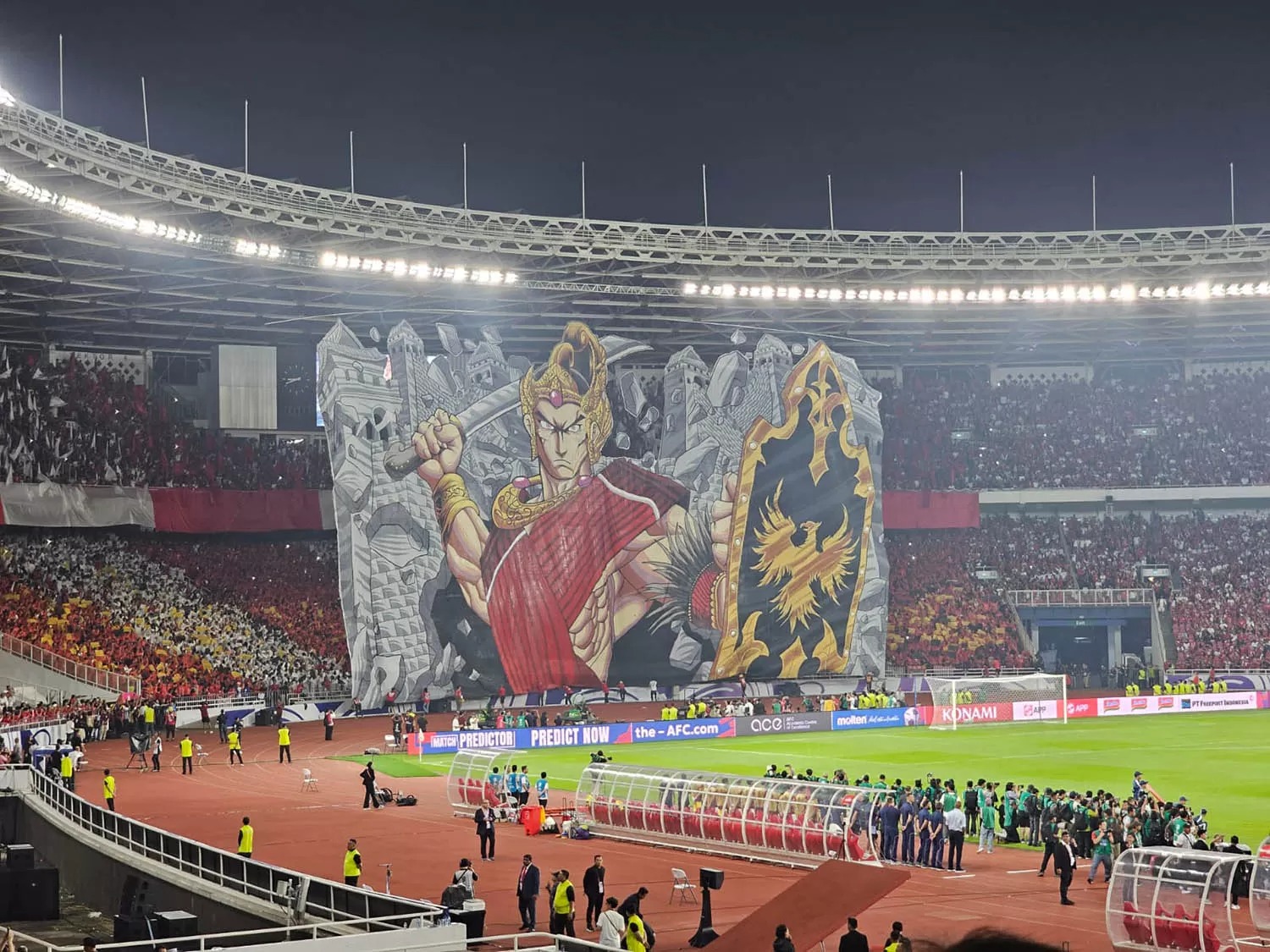 Spanduk koreografi Ultras Garuda dan La Grande Indonesia saat Timnas Indonesia vs Tiongkok di Stadion Utama Gelora Bung Karno, Jakarta, Kamis (5/6).