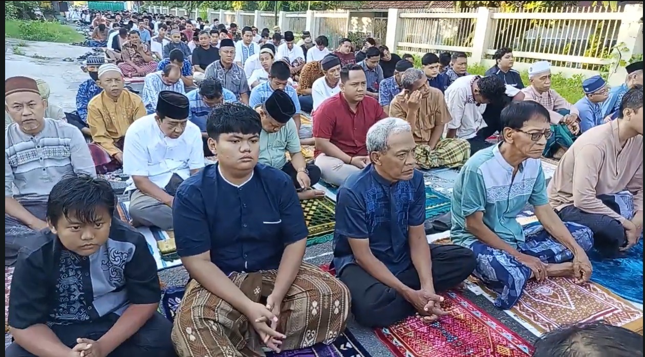 Khutbah Idul Adha 1446 H yang digelar di Jalan Pelangi Selatan, Perumnas Mojosongo, Solo pada Jumat (6/6/2025).