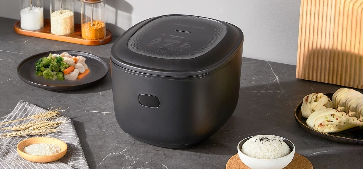 Panasonic SR-HL151KSR, salah satu rekomendasi rice cooker berbahan stainless steel dari Panasonic yang terlaris di tahun 2025.