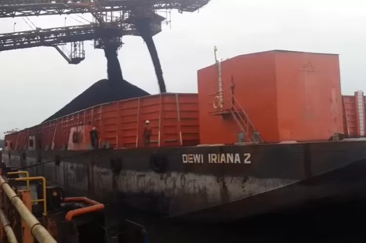 Potret kapal Dewi Iriana viral.