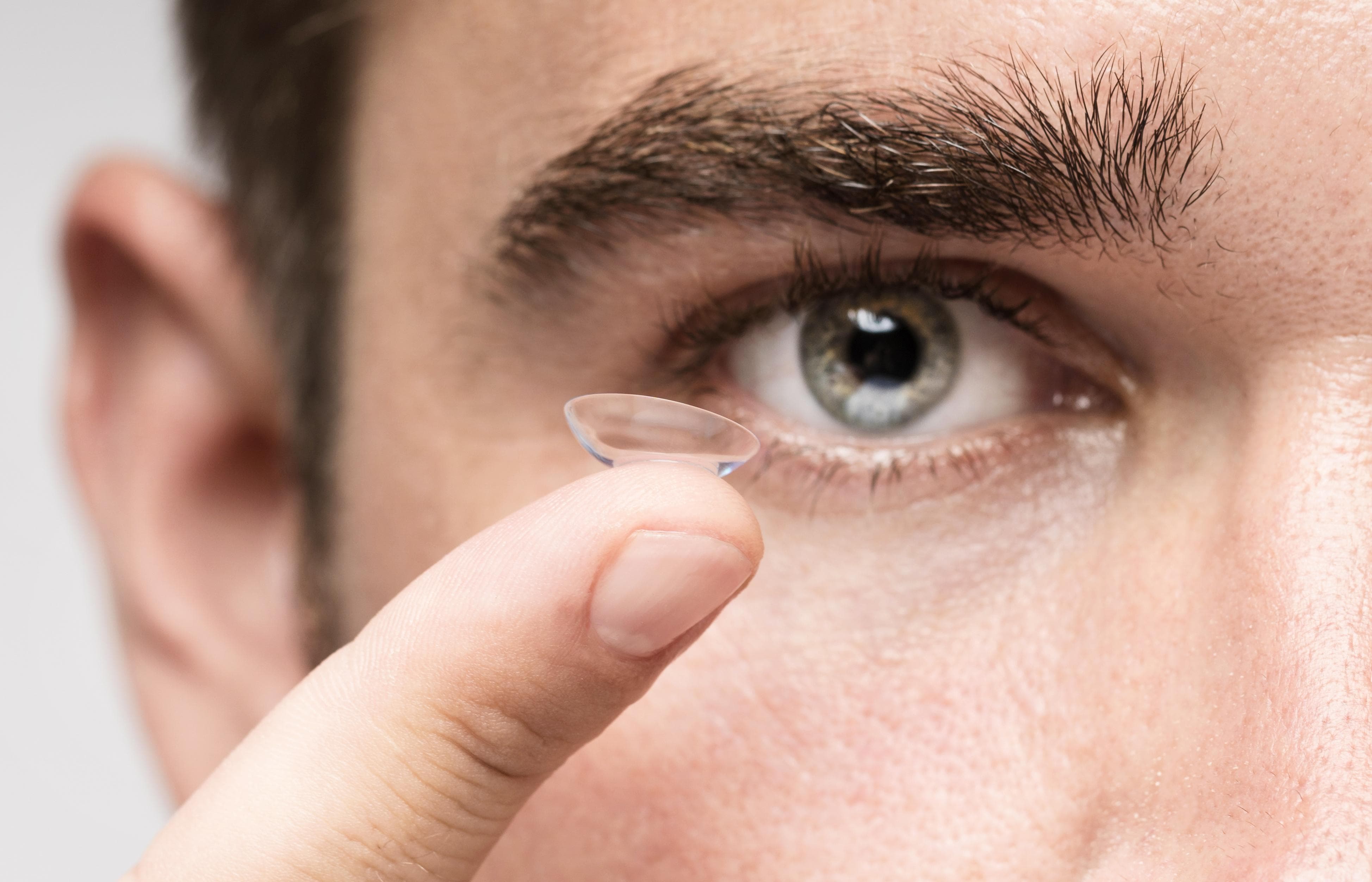 Ilustrasi menggunakan softlens untuk pemula.