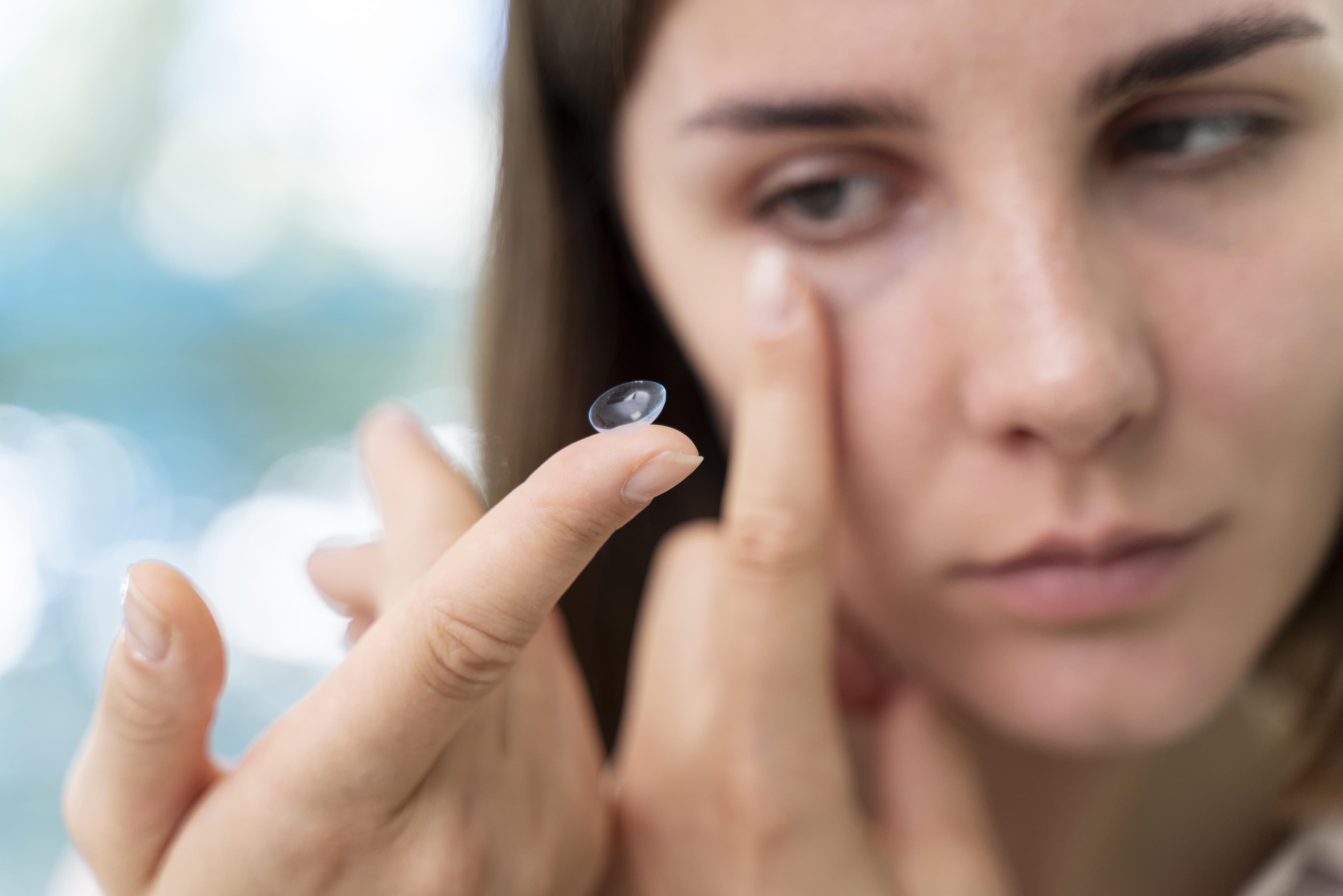 Ilustrasi - Tanda softlens sebaiknya dibuang.
