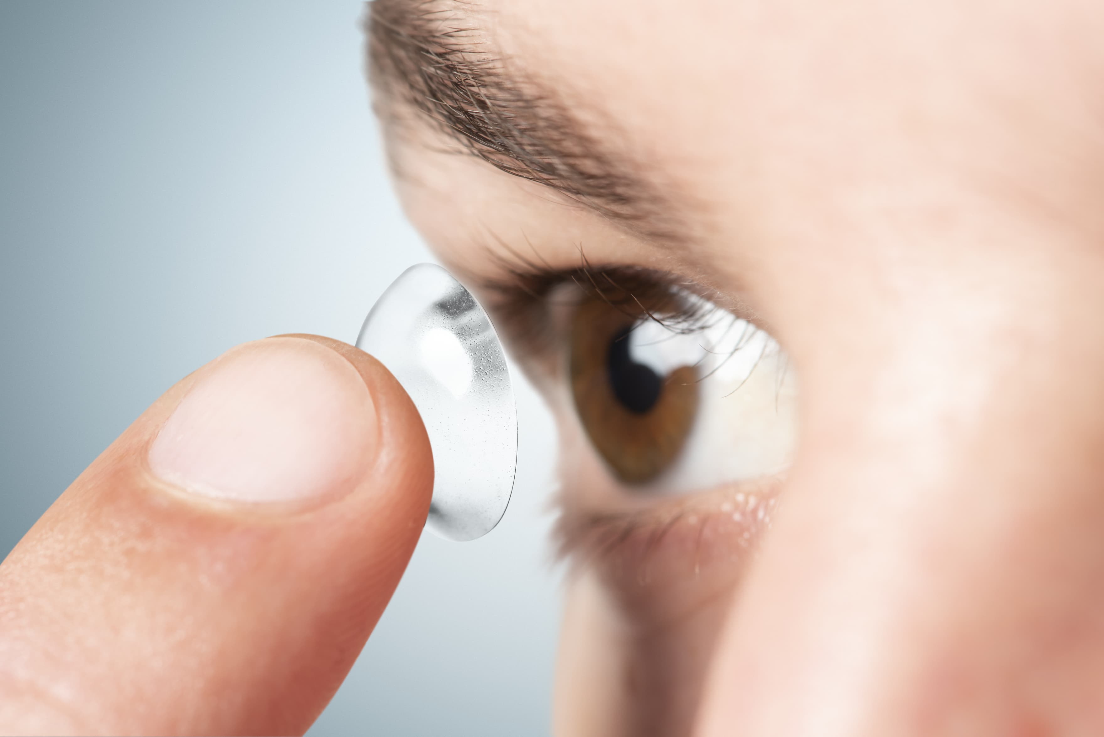 Ilustrasi - Rekomendasi softlens aman yang terdaftar di Kemenkes RI.