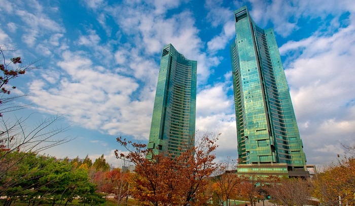 Kawasan Galleria For&ecirc;t, Seoul, dimana Kim Soo Hyun memiliki sebuah apartemen di dalamnya.