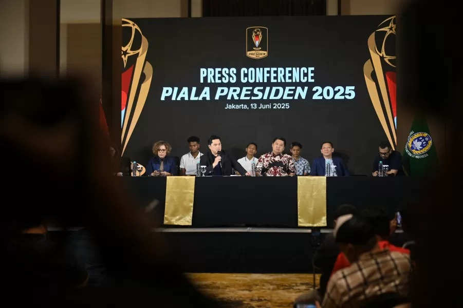 Erick Thohir saat konferensi pers Piala Presiden 2025 di Menara Danareksa.