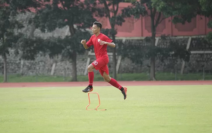 Kapten Persis Solo Eky Taufik saat berlatih dengan rekan satu tim di Stadion UNS, belum lama ini.