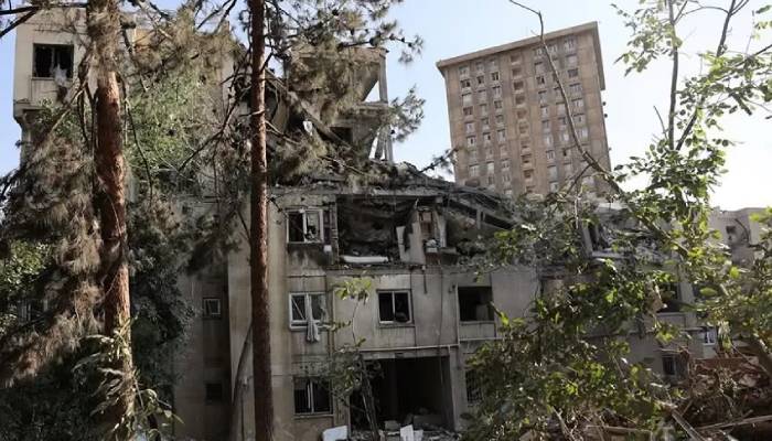 Kehancuran di Teheran setelah serangan Israel.