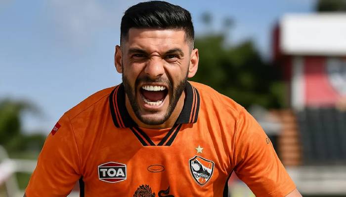Julio Cesar calon bek Pesib Bandung.