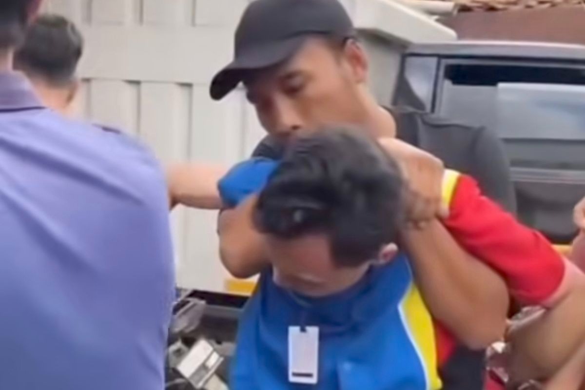 Pegawai Indomaret tega rudapaksa bocah di toilet dengan modus top up.