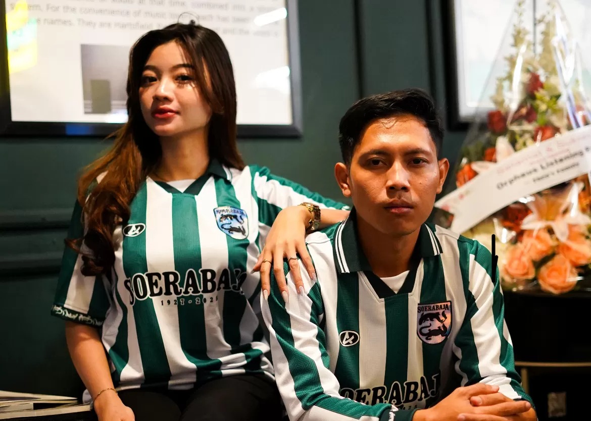 Jersey anniversary Persebaya yang ke-98 karya Apparel Allegiant.