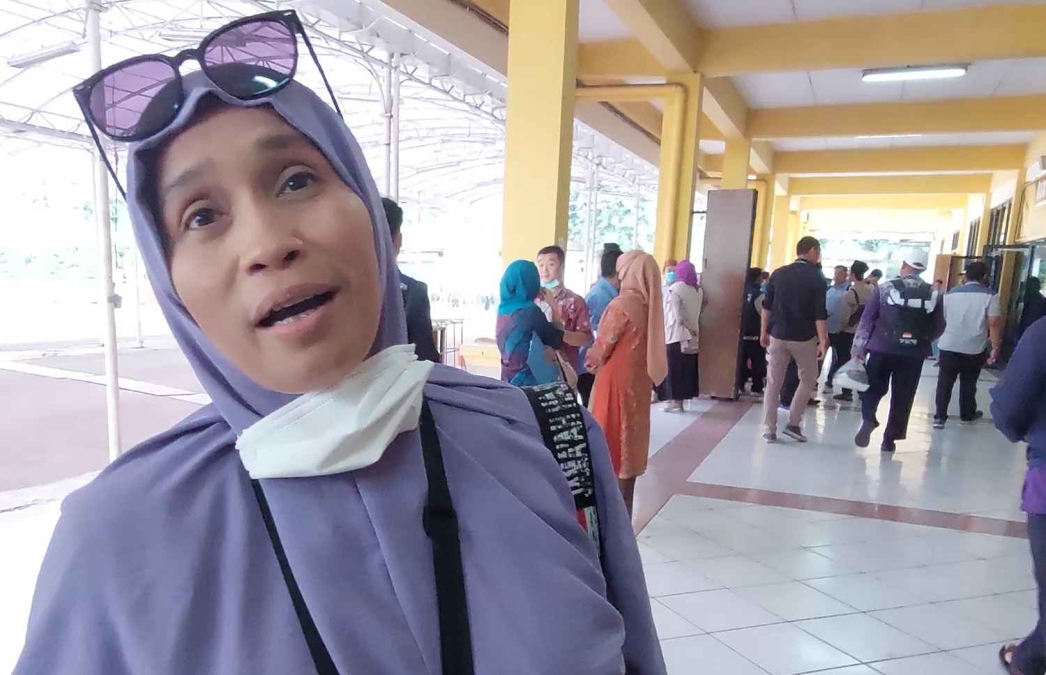 Farida, 48, jamaah haji kloter 12 Debarkasi Jakarta&ndash;Bekasi yang menggunakan pesawat Saudia Airlines SV 5276 saat ditemui di Asrama Haji Embarkasi Bekasi, Rabu (18/6/2025).