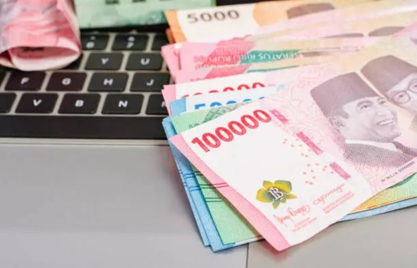 Ilustrasi uang rupiah - Kenaikan UMP tahun 2026.