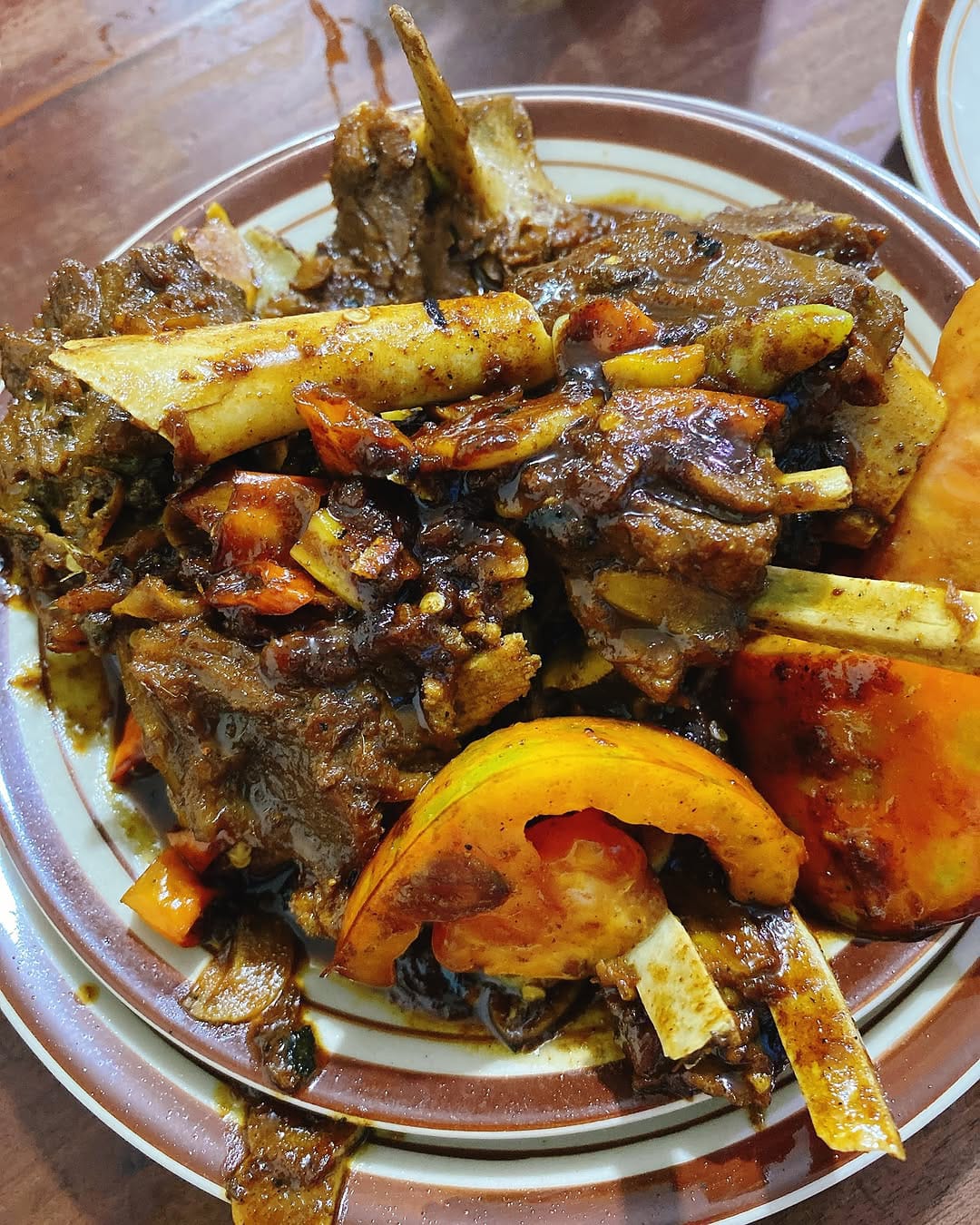 Aneka olahan masakan kambing dengan berbagai farian bisa kamu temui hanya di kota Solo.