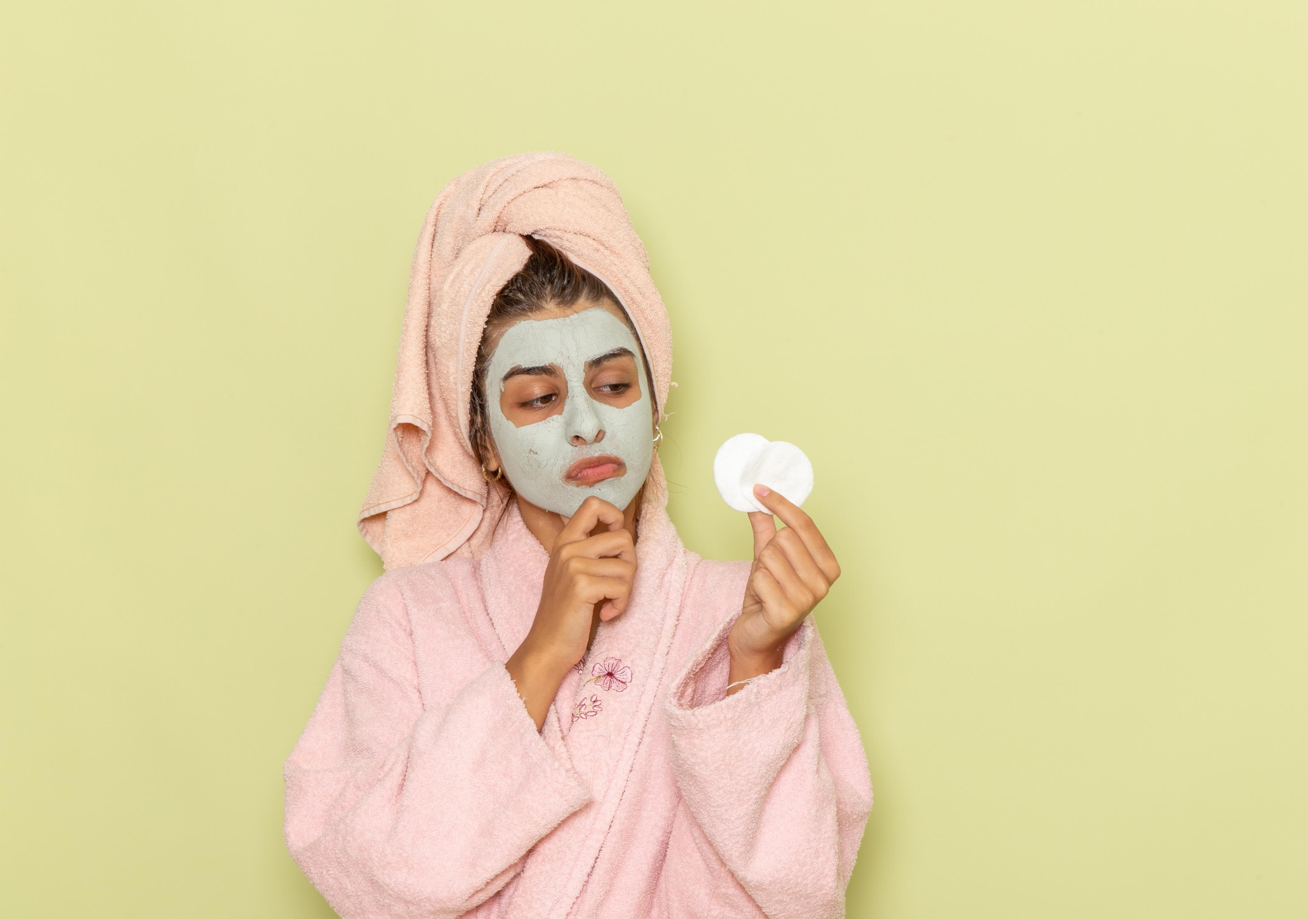 Ilustrasi - Rekomendasi masker yang bantu hilangkan bekas jerawat.