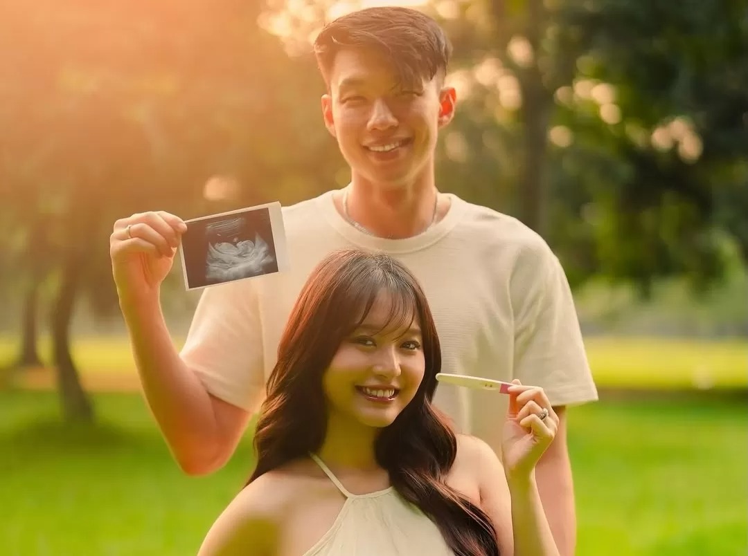 Nita Vior dan Vincent Kosasih datang dengan kabar bahagia atas kehamilan calon buah hati pertama.  Mereka mengumumkan kabar kehamilan ini melalui akun media sosial.