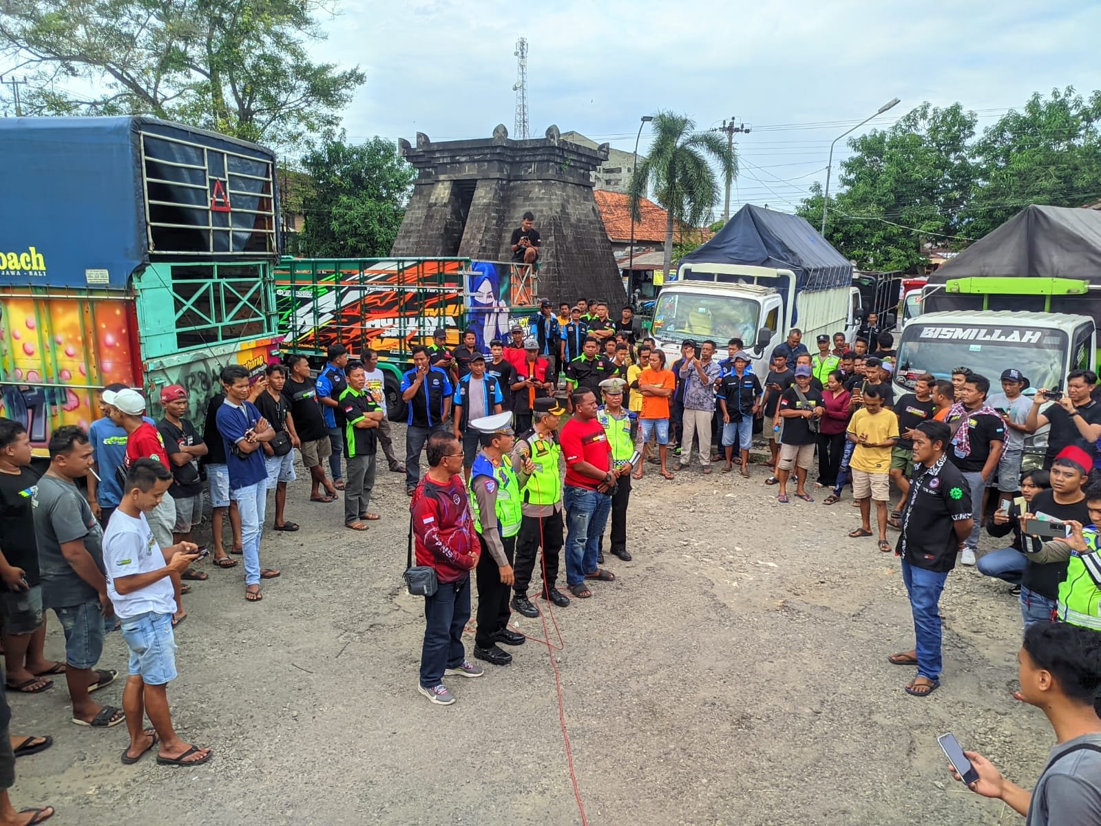 Aksi sopir truk menolak RUU ODOL di Wonogiri Jumat (20/6)