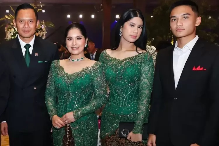 Rizky Bantayan ketika hadir di acara ngunduh mantu Al Ghazali-Alyssa bersama keluarga Almira Yudhoyono.