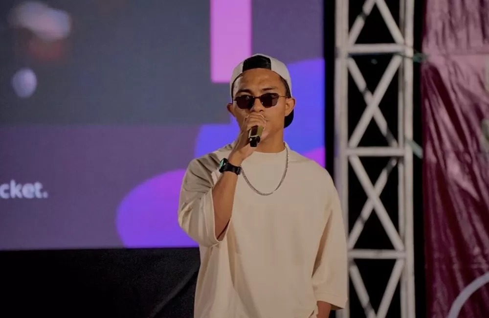Faris Adam, sosok yang viral dengan lagu stecu stecu.