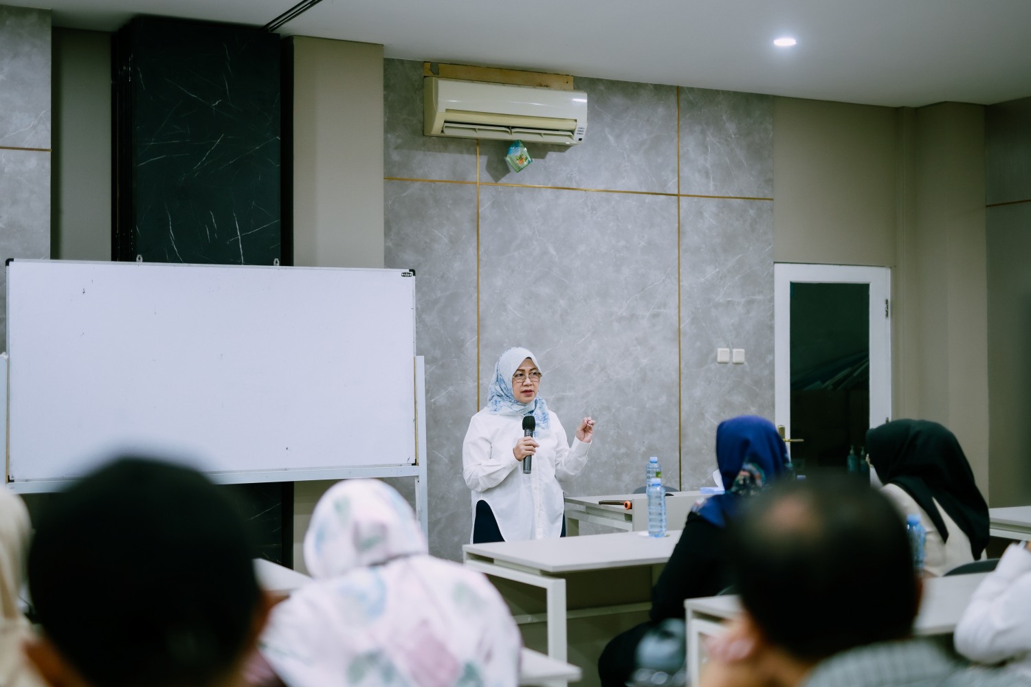 Tiga Serangkai University resmikan 12 laboratorium riset.
