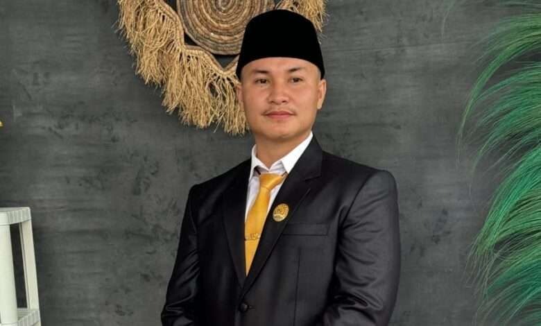 Fadhal Rahmat, anggota DPRD termuda Kendari, viral usai ngevape saat RDP.