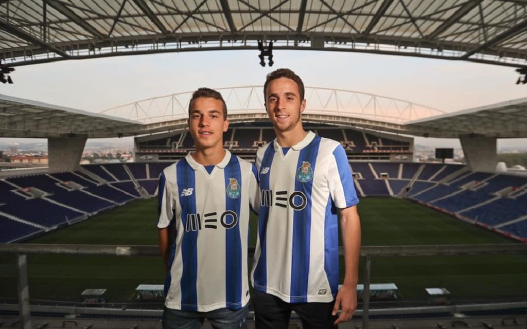 Potret Diogo Jota bersama Andre Silva adiknya.