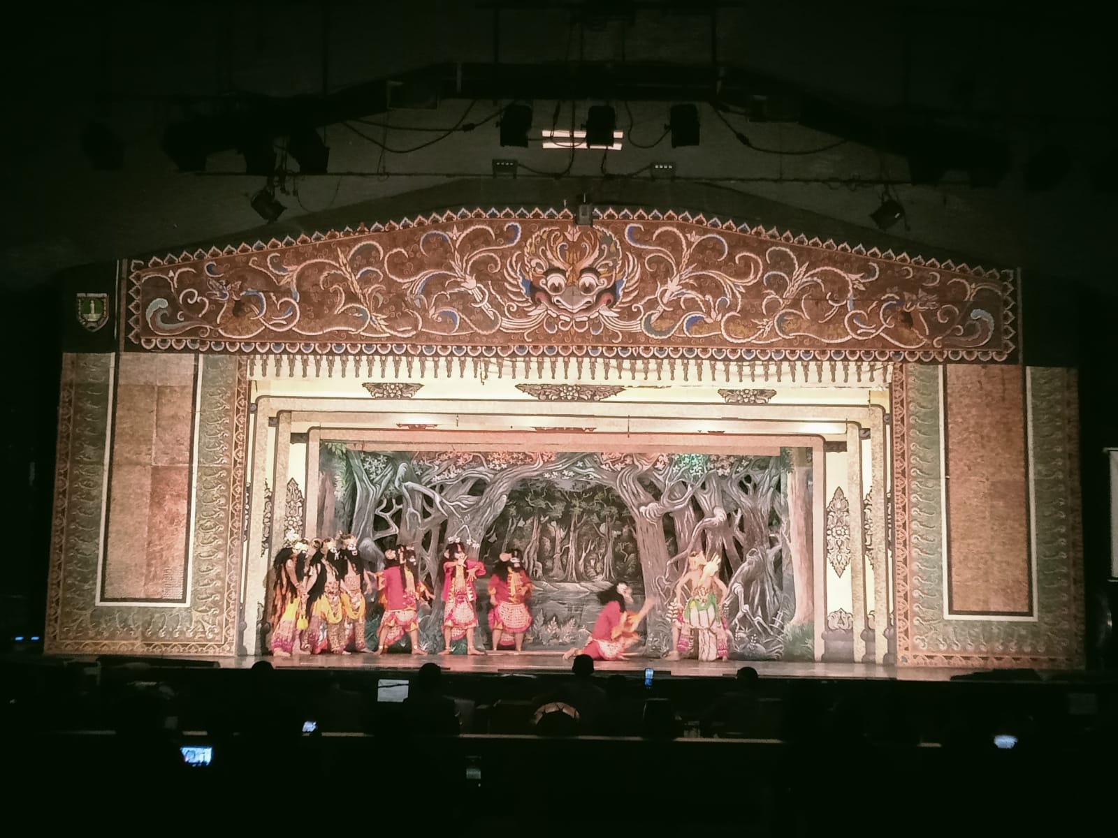 MENARIK : Pagelaran pentas di Gedung Wayang Orang Sriwedari Solo