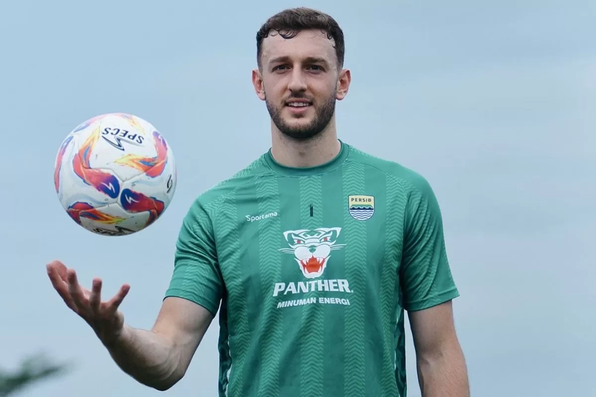Kiper asing baru Persib Bandung Adam Przybek siap unjuk gigi di Liga 1 Indonesia 2025/2026.