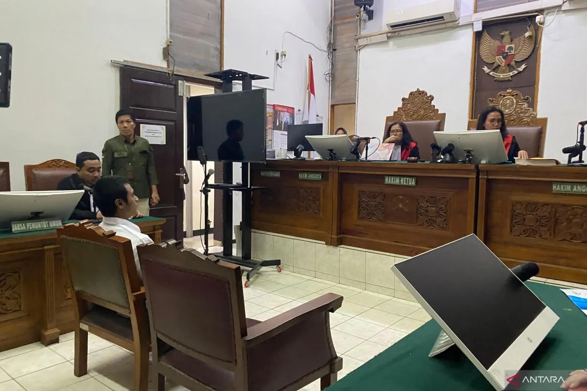 Suasana sidang tertutup kasus Vadel Badjideh dan Laura Meizani