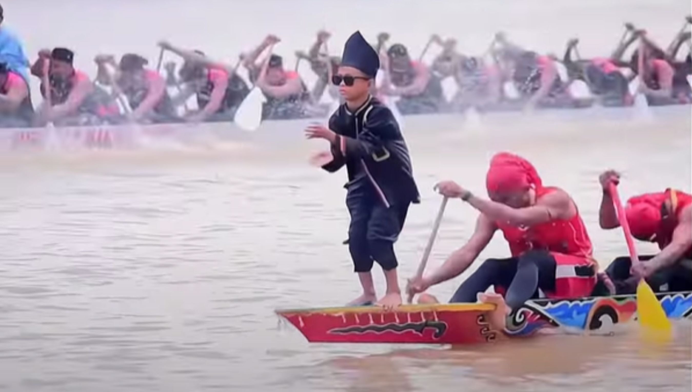 Penari di Pacu Jalur viral dengan istilah aura farming.