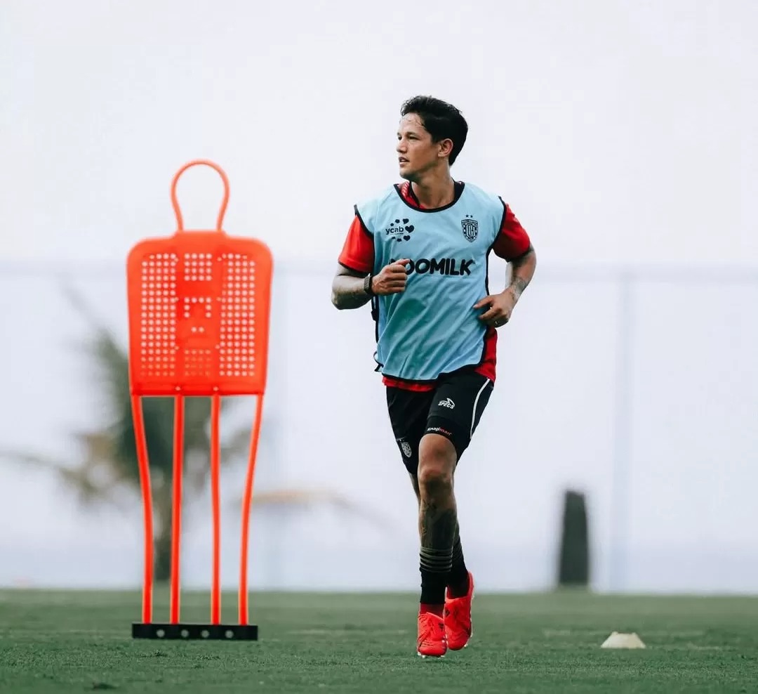Irfan Bachdim terlihat mengikuti sesi latihan Bali United.