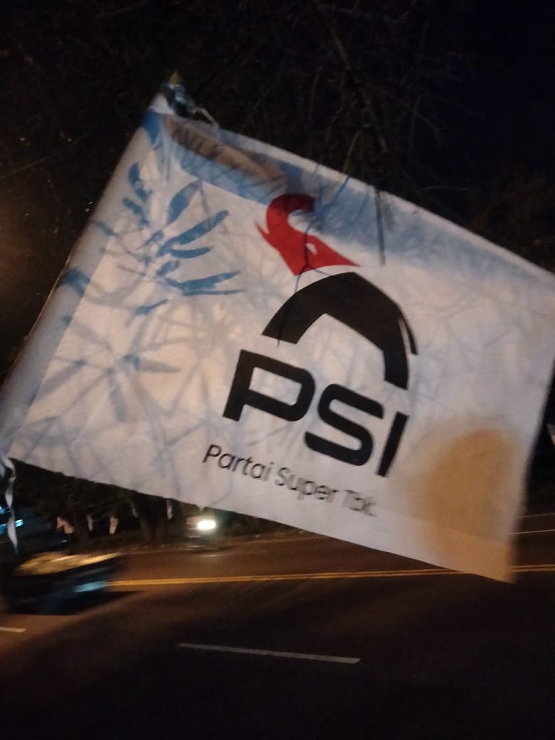 Ratusan bendera PSI dengan logo gajah terpasang di Solo jelang Kongres PSI 2025