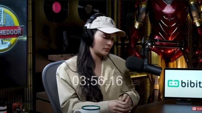 Erika Carlina ngaku hamil 9 bulan.